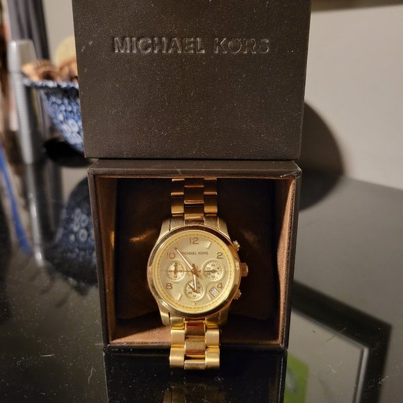 Michael Kors ladies oversized runway watch - Picture 1 of 1